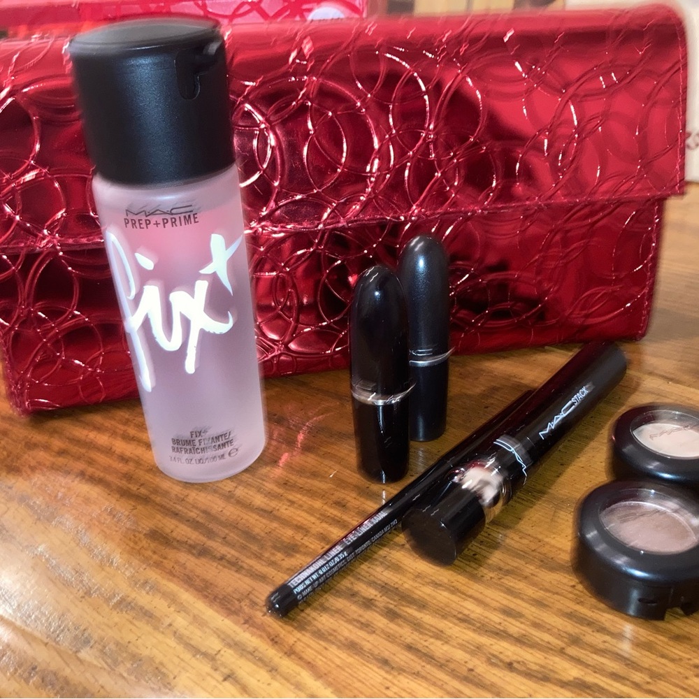 MAC 7 pc Makeup Bundle + Cosmetic Bag $167 Value - Picture 3 of 13